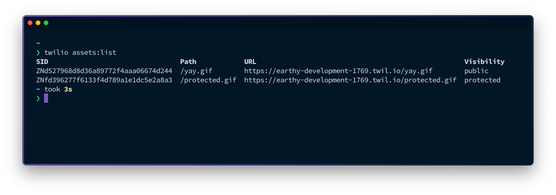 ターミナルの写真。twilio assets:listコマンドを実行した結果、アップロードされた2件のアセットが表示されている。